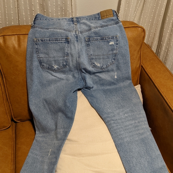 American Eagle Mom Jeans distressed size 4 R - Picture 2 of 3